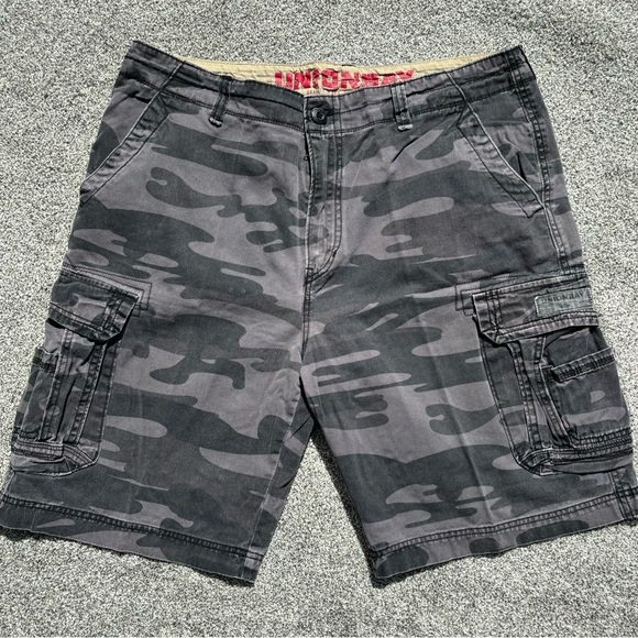 UNION BAY Men’s Gray Camo Cargo Shorts - Distressed - Size 40 - Picture 1 of 8